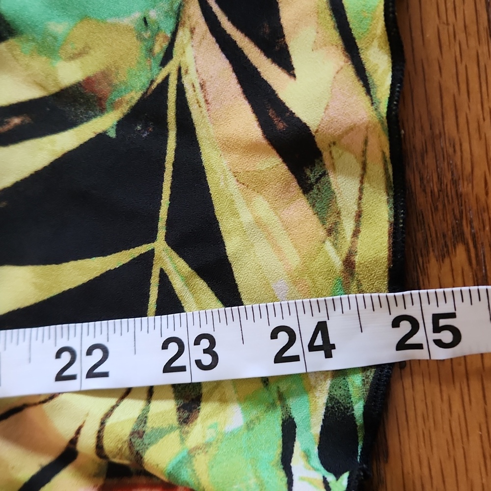 Spense, Women's Top,  Excellent condition,  Size Small,  Green,  black design - Picture 9 of 9